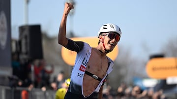 TURIN (Italy), 19/03/2025.- Mexican rider Isaac Del Toro of team UAE Team Emirates - XRG wins the 106th Milano Torino one-day cycling race over 174 km from Rho to Torino, Italy, 19 March 2025. (Ciclismo, Italia) EFE/EPA/ROBERTO BETTINI