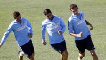 Mandzukic, ayer junto a Ra&uacute;l Garc&iacute;a y Koke.
 