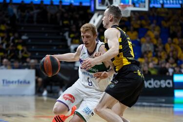 El Lenovo Tenerife se desquita y deja sin liderato al Unicaja