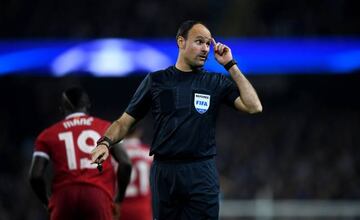 Referee Antonio Miguel Mateu Lahoz