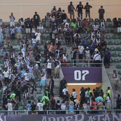 Aficionados de Monterrey enfrentaron a la policía en el estadio Kraken