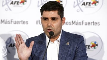 GRAF8975. MADRID, 22/08/2018.- El presidente de la Asociaci&Atilde;&sup3;n de Futbolistas de Espa&Atilde;&plusmn;a (AFE), David Aganzo, durante la rueda de prensa que ha ofrecido hoy tras reunirse con los capitanes de Primera Divisi&Atilde;&sup3;n con mot