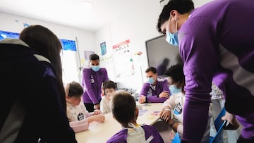 Las camisetas del Pucela convertidas en batas de hospital