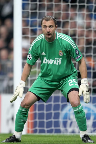 El polaco hizo las maletas rumbo a Madrid en verano de 2007. Fue jugador del equipo blanco durante cuatro temporadas, siendo suplente de Iker Casillas todos esos años, antes de retirarse en 2011. Dudek jugó con el Real Madrid dos partidos de Liga, ocho de Copa y dos de Liga de Campeones. Además, consiguió ganar una Liga y una Supercopa de España en la temporada 2007-08 y la Copa del Rey de 2011.