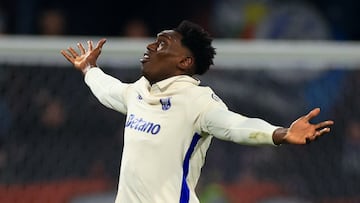 Samu se lamenta de una ocasión ante el Plzen.