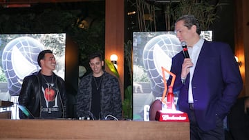 Frederico Pena, CEO de Roc Nation Sports Brazil, pronuncia su discurso junto a Gabriel Lima y Ricardo Dias, ejecutivos de la nueva división de comunicación y marketing de la agencia.