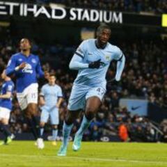 Manchester City se acerca a Chelsea pero pierde a Agüero