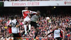 Soccer Football - Premier League - Arsenal v Fulham - Emirates Stadium, London, Britain - August 26, 2023  Arsenal's Eddie Nketiah in action with Fulham's Issa Diop REUTERS/Tony Obrien EDITORIAL USE ONLY. No use with unauthorized audio, video, data, fixture lists, club/league logos or 'live' services. Online in-match use limited to 75 images, no video emulation. No use in betting, games or single club /league/player publications.  Please contact your account representative for further details.