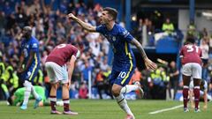 Chelsea's US midfielder Christian Pulisic celebrates scoring the opening goal during the English Premier League football match between Chelsea and West Ham United at Stamford Bridge in London on April 24, 2022. - RESTRICTED TO EDITORIAL USE. No use with unauthorized audio, video, data, fixture lists, club/league logos or 'live' services. Online in-match use limited to 120 images. An additional 40 images may be used in extra time. No video emulation. Social media in-match use limited to 120 images. An additional 40 images may be used in extra time. No use in betting publications, games or single club/league/player publications. (Photo by JUSTIN TALLIS / AFP) / RESTRICTED TO EDITORIAL USE. No use with unauthorized audio, video, data, fixture lists, club/league logos or 'live' services. Online in-match use limited to 120 images. An additional 40 images may be used in extra time. No video emulation. Social media in-match use limited to 120 images. An additional 40 images may be used in extra time. No use in betting publications, games or single club/league/player publications. / RESTRICTED TO EDITORIAL USE. No use with unauthorized audio, video, data, fixture lists, club/league logos or 'live' services. Online in-match use limited to 120 images. An additional 40 images may be used in extra time. No video emulation. Social media in-match use limited to 120 images. An additional 40 images may be used in extra time. No use in betting publications, games or single club/league/player publications. (Photo by JUSTIN TALLIS/AFP via Getty Images)