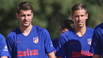 Morata y Marcos Llorente, entre Koke y Ad&aacute;n en el entrenamiento del Atl&eacute;tico.