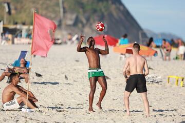 Vinicius disfruta de sus vacaciones en las playas de Río