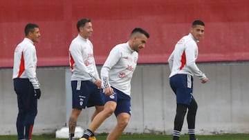 Futbol, Entrenamiento selección chilena.
El jugador de la Seleccion Chilena Matias Zaldivia juega el balon durante el entrenamiento en Juan Pinto Duran previo al partido contra Republicana Dominicana.
Santiago, Chile.
14/06/2023
Jonnathan Oyarzun/Photosport
Football, Training session of Chile..
Chile`s player Matias Zaldivia play the ball during the trainnig session in Juan Pinto Duran prior the match against Dominican Republic.
Santiago, Chile.
06/14/2023
Jonnathan Oyarzun/Photosport