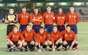 Equipación de la Equipación de la Selección Española entre 1997 y 1999. Fotografía correspondiente al partido entre Chipre y España de 1998.