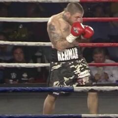 Kerman no frena: luce y acaba con Navarrete en seis asaltos