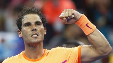 El tenista español Rafael Nadal celebra su victoria ante el francés Adrian Mannarino durante el partido de octavos de final del Abierto de China de Pekín, China hoy 6 de octubre de 2016.