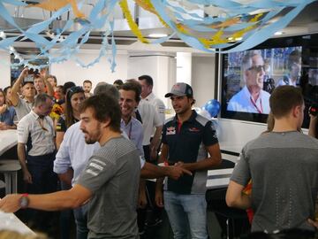 La fiesta del 36 cumpleaños de Alonso en Hungaroring