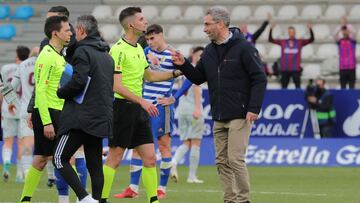 20/03/22  PARTIDO SEGUNDA DIVISION 
 PONFERRADINA - EIBAR 
 JON PEREZ BOLO CON EL ARBITRO MORENO ARAGON