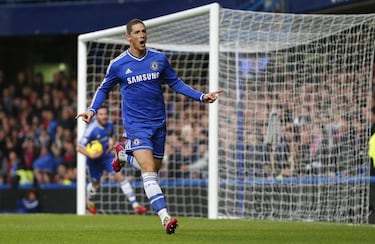 En verano de 2007 fichó por el Liverpool donde rápidamente se convirtió en un ídolo y en enero de 2011 el Chelsea lo fichó por por 58 millones de euros en uno de los traspasos más polémicos de la historia de la Premier. Tras siete temporadas en Inglaterra volvió al Atlético Madrid sin haber logrado el título. 
