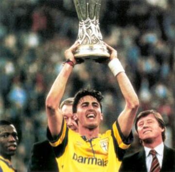 Dino Baggio estuvo en el momento de mayor gloria de Parma (1994-2000), donde gan&oacute; una Copa de Italia, una Supercopa y una Copa UEFA.