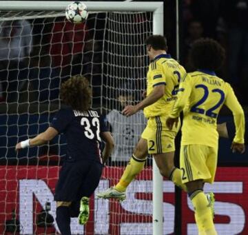 0-1. Ivanovic anotó el primer tanto.