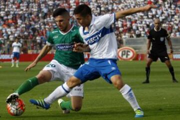 Futbol, Universidad Catlica v Audax Italiano.
Decimoquinta  fecha, campeonato de Clausura 2016.
El jugador de Universidad Catlica, Jaime Carreno derecha, disputa el balon con Diego Valdes de Audax Italiano durante el partido de primera division en el estadio San Carlos de Apoquindo de Santiago, Chile.
30/04/2016
Felipe Zanca/Photosport************

Football, Universidad Catlica v Audax Italiano.
15th date, Clousure Championship 2016.
Universidad Catlica's player, Jaime Carreno, right, battles for the ball against Diego Valdes of Audax Italiano during the first division football match at the San Carlos de Apoquindo stadium in Santiago, Chile.
30/04/2016
Felipe Zanca/Photosport