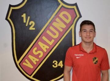 Mediocampista chileno de 22 años, jugó en Coquimbo y Ovalle, y en 2016 firmó en el Vasalund de la Segunda División sueca.