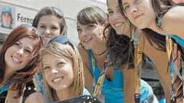 <b>SIN PARANGÓN. </b>La 'Alonsomanía' se extiende por todos los rincones.