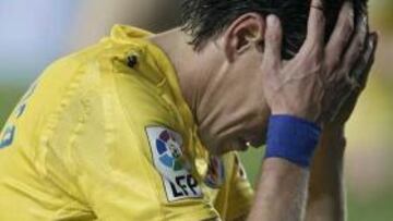 <strong>EL 'SUBMARINO' FALLA EN CASA.</strong> Nunca estuvo fino el conjunto local, que apenas creo ocasiones de gol, pero Osasuna no supo aprovechar ninguno de los muchos contragolpes de que dispuso.