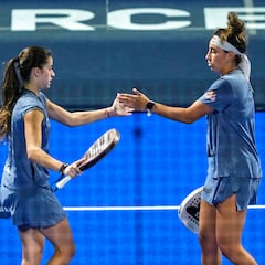 Claudia Fernández y Bea González, las Maestras del año