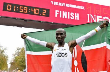Eliud Kipchoge breaks two-hour barrier in the marathon: 1:59:40