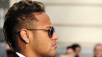 Barcelona&#039;s Brazilian forward Neymar arrives to Spain&#039;s national court in Madrid on February 2, 2016. Barcelona star Neymar is called to give evidence this week a murky case over the deal which brought the Brazilian to the Catalan giants from Sa