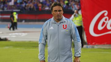 Futbol, Universidad de Chile vs Temuco.
 Campeonato de Clausura 2016/17
 El entrenador de Universidad de Chile Guillermo Hoyos dirige a sus jugadores durante el partido de primera division contra  Temuco  en el Estadio Nacional, Santiago, Chile.
 11/02/20