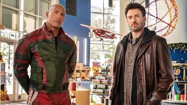 La última película de Dwayne Johnson y Chris Evans es un fracaso de taquilla y sirve de toque de atención para Hollywood
