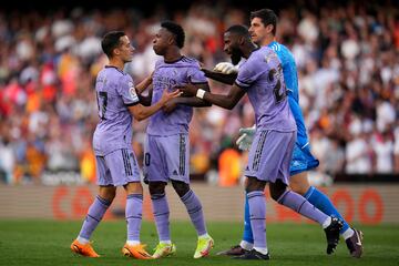 High tension at the Mestalla: images as Vinicius abused