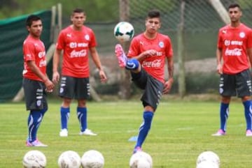 La selección chilena Sub 20 ya se prepara en Uruguay para el debut con Brasil este jueves a las 19:00.