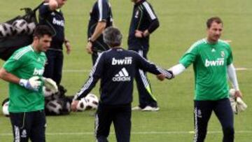 Dudek y Mourinho, durante un entrenamiento del Real Madrid