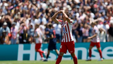 Le Normand se lamenta en el encuentro ante el PSG.