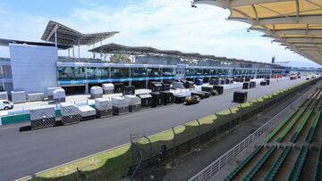 Los equipos ya han llegado con su material a Sepang.