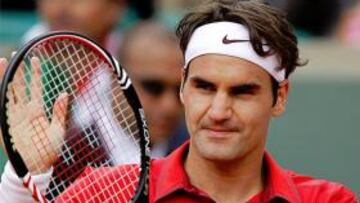 Federer gana a Tipsarevic y alcanza los octavos de final