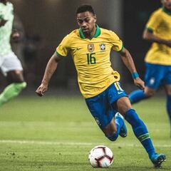 Renan Lodi, el nuevo dueño de la banda izquierda de Brasil