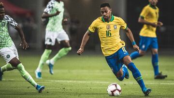 Renan Lodi, con Brasil ante Nigeria, en Singapur.