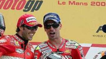 <b>G.P. DE FRANCIA. </b>Dani Pedrosa, en el podio de Le Mans, con el ganador Marco Melandri y el segundo clasificado Loris Capirossi.