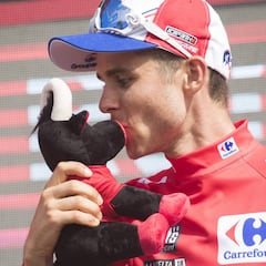 Molard, nuevo maillot rojo: "Mi trabajo es ayudar a Pinot"