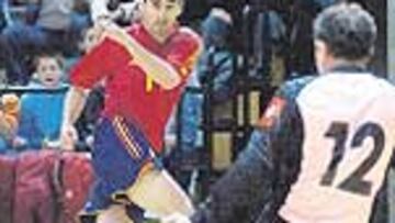 Daniel marca uno de sus goles.