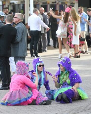 Risas y glamour en el Carnaval de la Copa Melbourne