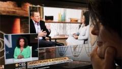 Retransmisi&oacute;n de la entrevista de Lance Armstrong con Oprah Winfrey por televisi&oacute;n. 