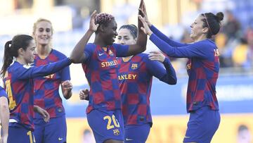 Oshoala y Jenni Hermoso, del Barça, celebran un gol junto a sus compañeras.