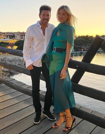La pareja de Diego Pablo Simeone tambi¨¦n es una de las m¨¢s reconocidas del Atl¨¦tico de Madrid, y es que Carla Pereyra es el apoyo fundamental del t¨¦cnico argentino. Se conocieron hace unos a?os, y desde entonces han ampliado su familia con una hija, Francesca.