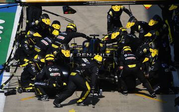 Mecánicos de Renault F1 Team. 