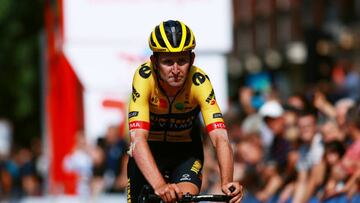 SAN SEBASTIAN, SPAIN - JULY 30: Tiesj Benoot of Belgium and Team Jumbo - Visma crosses the finishing line on third place during the 42nd Donostia San Sebastian Klasikoa 2022 - Men's Elite a 224,8km race from San Sebastian to San Sebastian / #Klasikoa2022 / on July 30, 2022 in San Sebastian, Spain. (Photo by Gonzalo Arroyo Moreno/Getty Images)